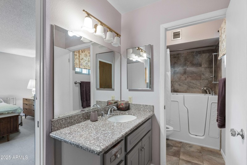 7125 N 20th Ave-7933