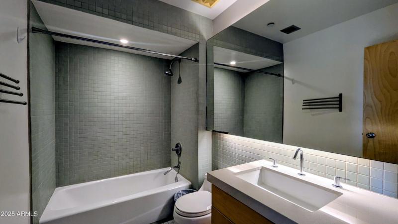 PXL_20251102_192555871~2