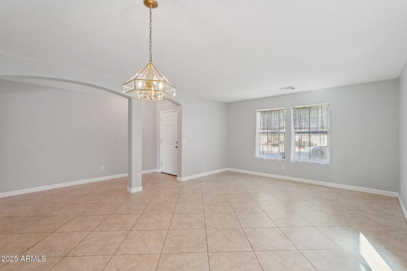 12-web-or-mls-W Yucatan Dr-S0211-012