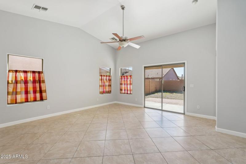 15-web-or-mls-W Yucatan Dr-S0211-015