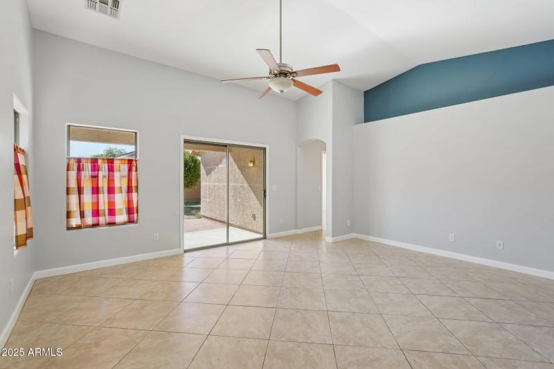 16-web-or-mls-W Yucatan Dr-S0211-016