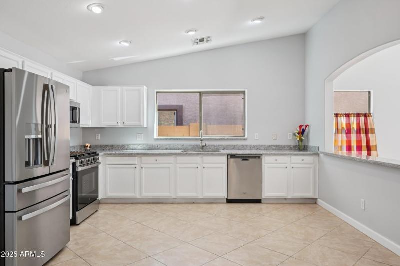 18-web-or-mls-W Yucatan Dr-S0211-018