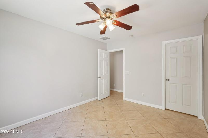 32-web-or-mls-W Yucatan Dr-S0211-032