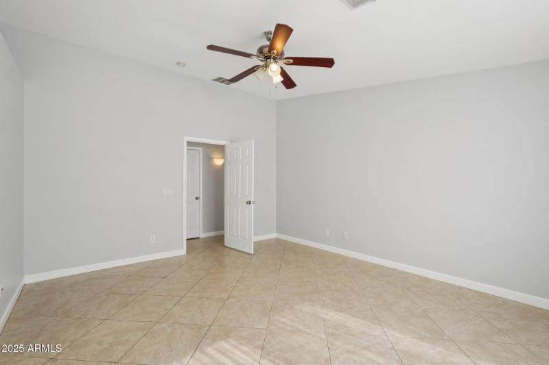 34-web-or-mls-W Yucatan Dr-S0211-034