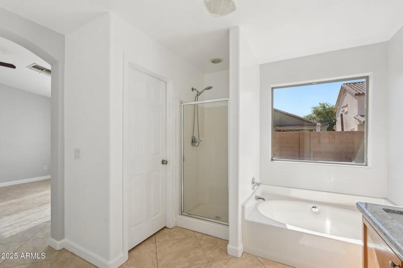 37-web-or-mls-W Yucatan Dr-S0211-037