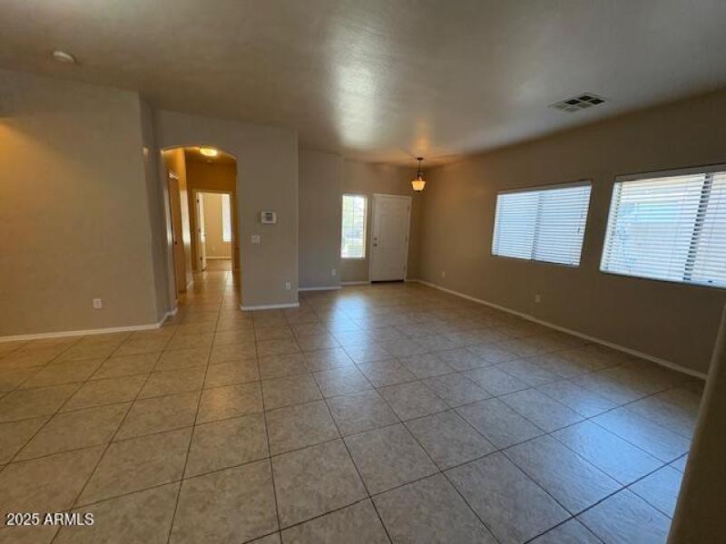 1620 E Viola Livingroom.