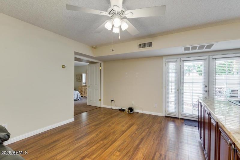 Eat -in Area of Kitchen