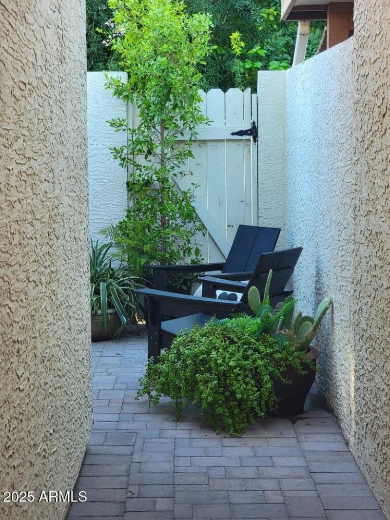 DC0B932B-A448-4A1F-9947-27A124B0AFB9_1_1