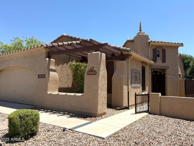EXTERIOR - DUANE COURTYARD