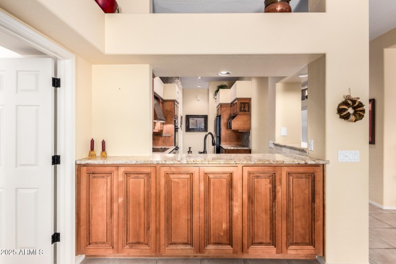 Kitchen counter island:cabinets