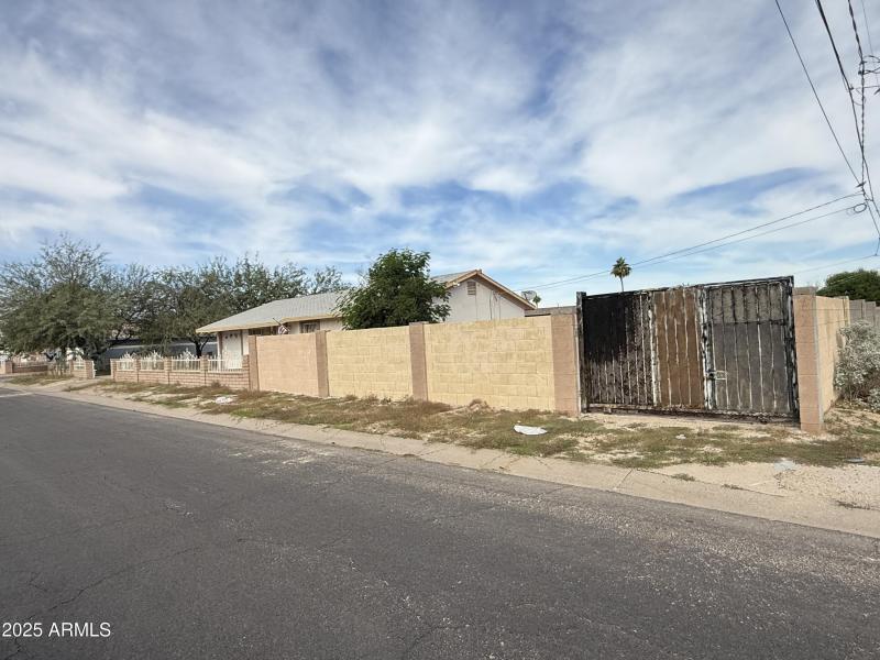 8th Pl Big corner lot