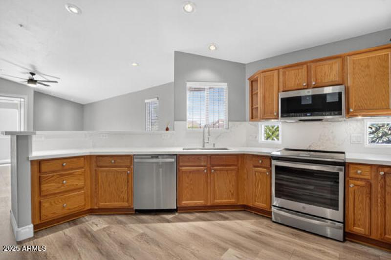 134065095350652044_134065095231211835_04