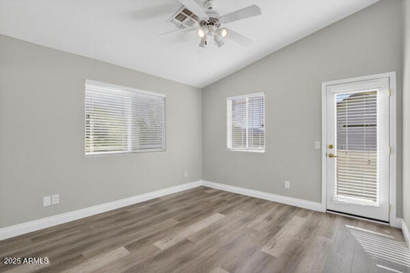 134065095455986653_134065095344386040_09