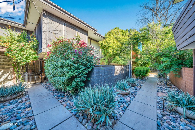 1711 E Missouri Ave-4