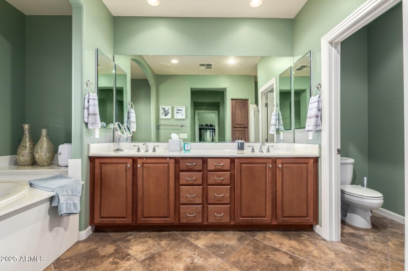 PRIMARY BATH DUAL SINKS