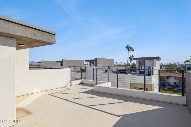 Private Rooftop Deck3