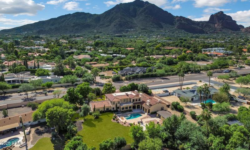 6032 E Lincoln Dr-large-029-004-DJI 0008