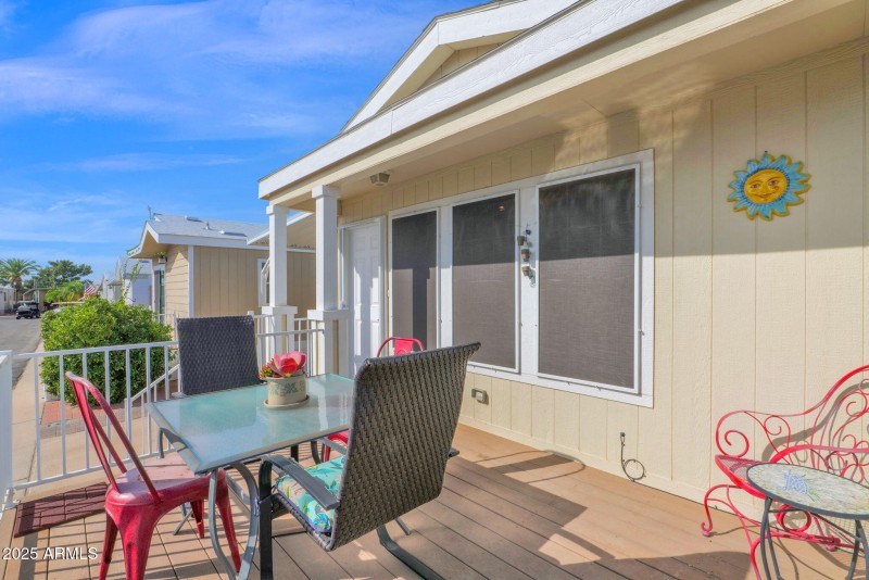 8700 University - 06Exterior