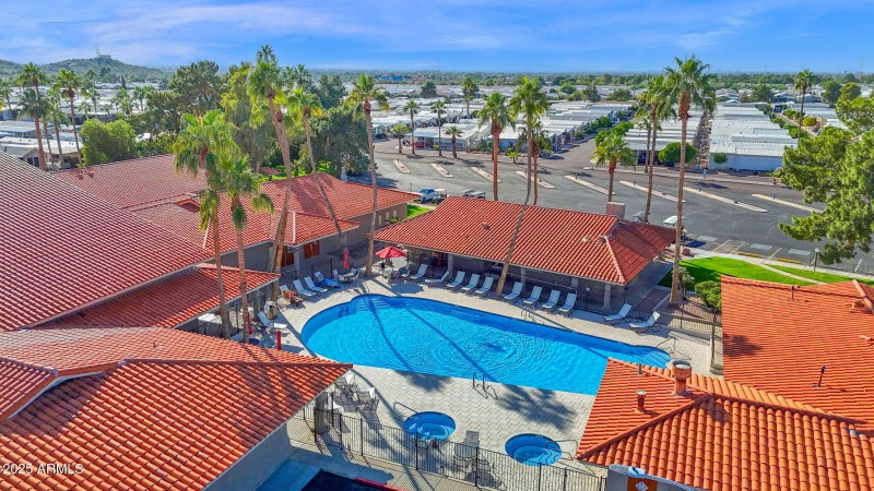 8700 University - Aerial Community5