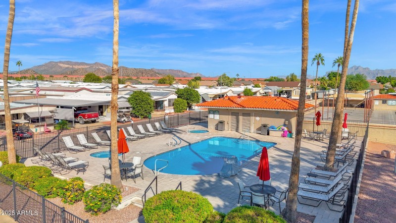 8700 University - Aerial Community6