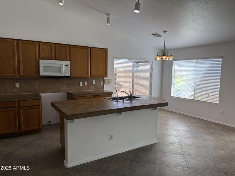 AF9C2186-CD06-459E-89BD-C20223C9A311