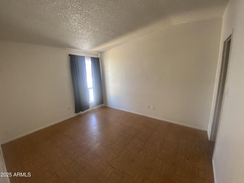 20250820_164319671_iOS