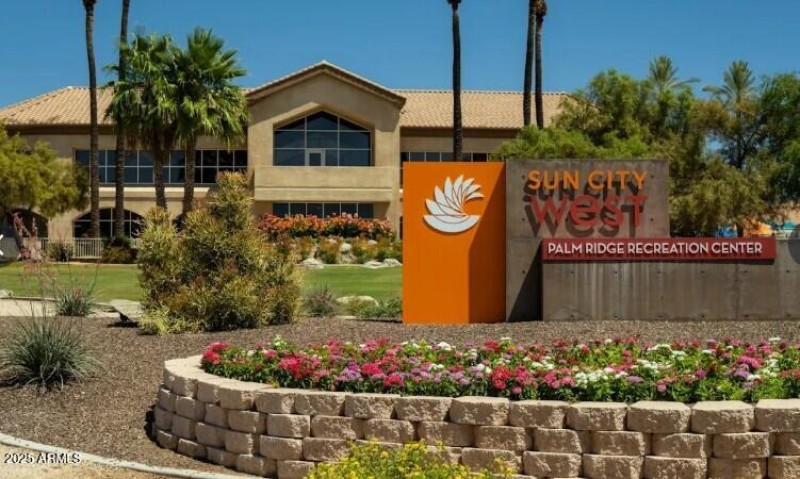 2025 Entrance to Palm R Community Center