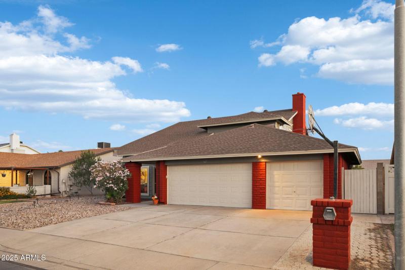 46-web-or-mls-W Portobello Ave-L0111r-00