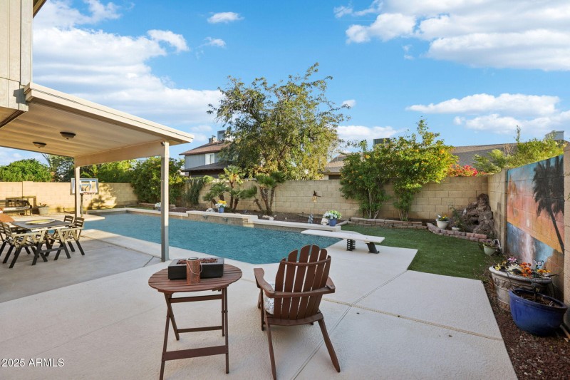 47-web-or-mls-W Portobello Ave-L0111r-03