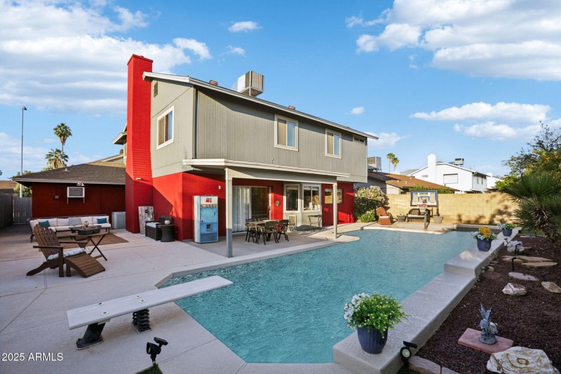 48-web-or-mls-W Portobello Ave-L0111r-03