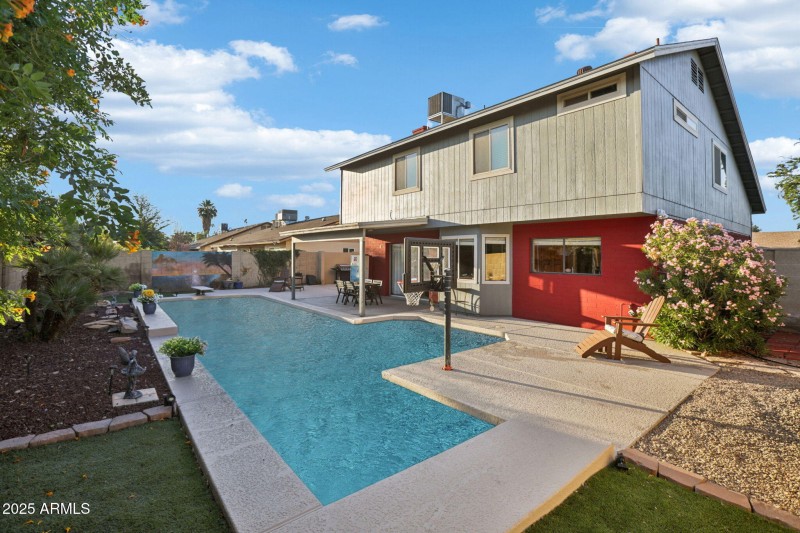 50-web-or-mls-W Portobello Ave-L0111r-03