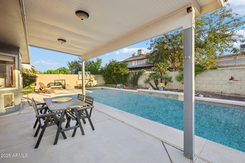 52-web-or-mls-W Portobello Ave-L0111r-04