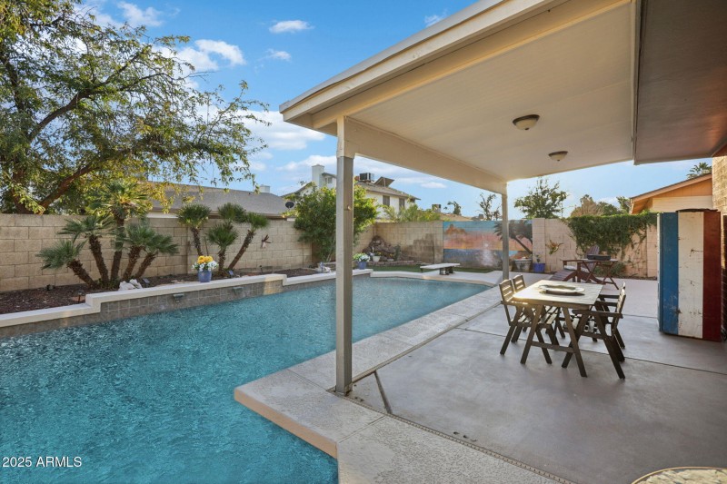 53-web-or-mls-W Portobello Ave-L0111r-04