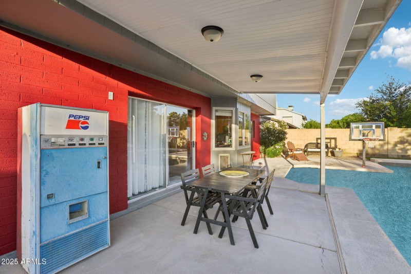 54-web-or-mls-W Portobello Ave-L0111r-04