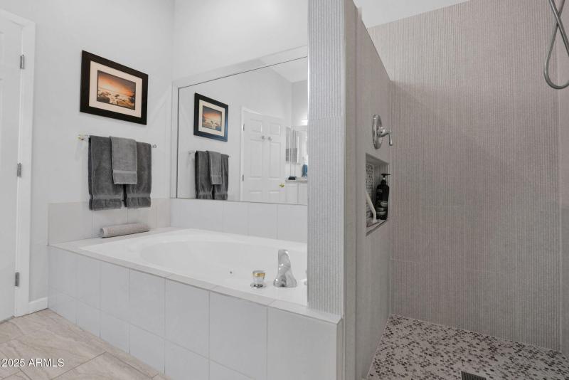 17-Primary Jetted Tub and Shower