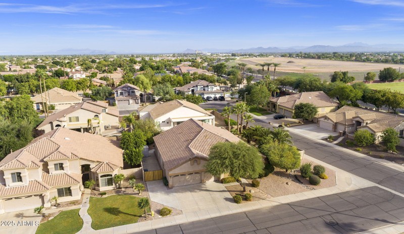 Near shopping & dining