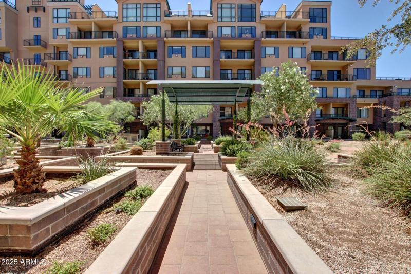 0036-Tapestry on Central 17 (37)