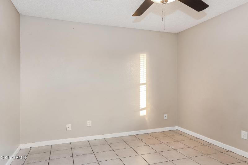 10-photo-Main-Bedroom-3b146582-5460-45ed