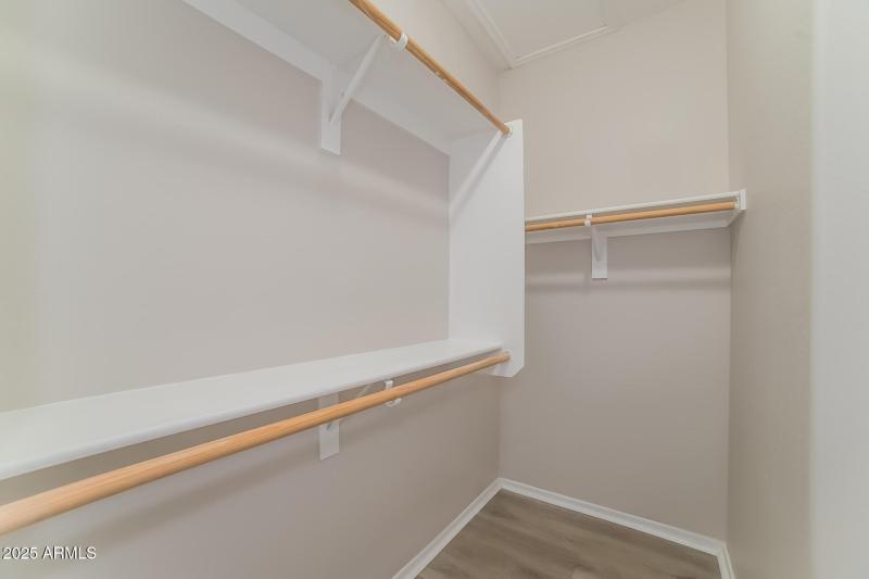 010-photo-walk-in-closet-11283629