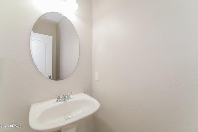 015-photo-powder-room-11283633