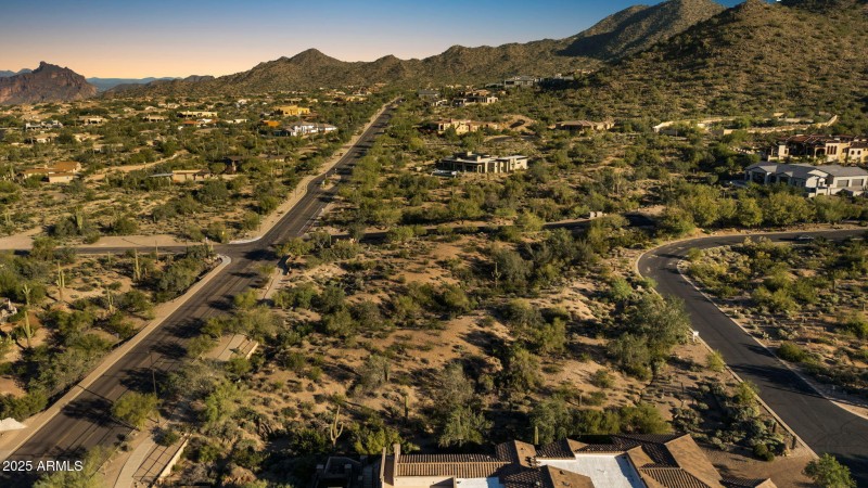 17-web-or-mls-3530-n-crystal-peak-cir-9