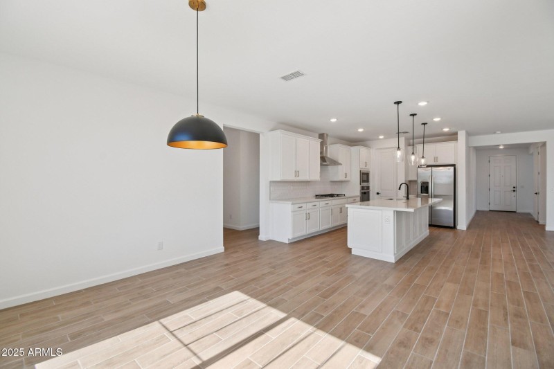 5-web-or-mls-E Saddle Way-S0111-005