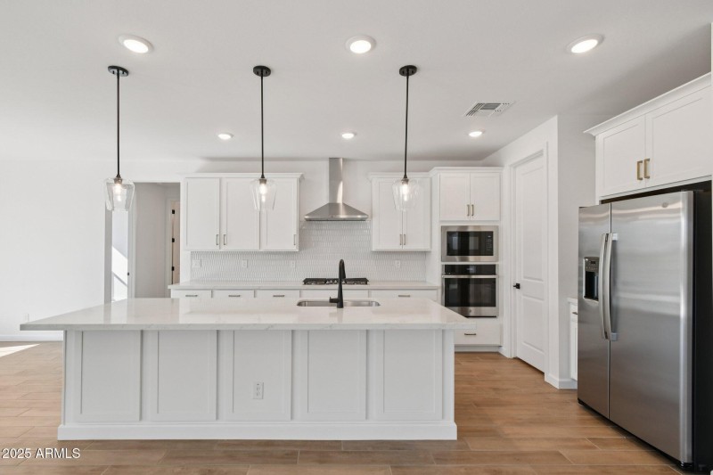 14-web-or-mls-E Saddle Way-S0111-012