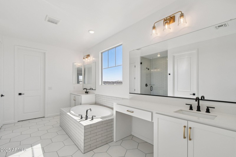 43-web-or-mls-E Saddle Way-S0111-037