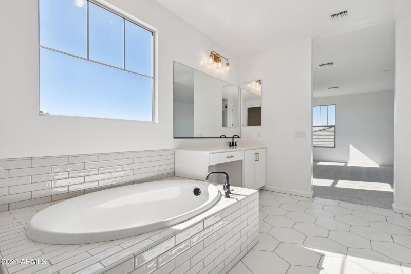 46-web-or-mls-E Saddle Way-S0111-040