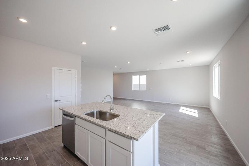 07_Home-for-Sale-Apache-Junction_Radiant