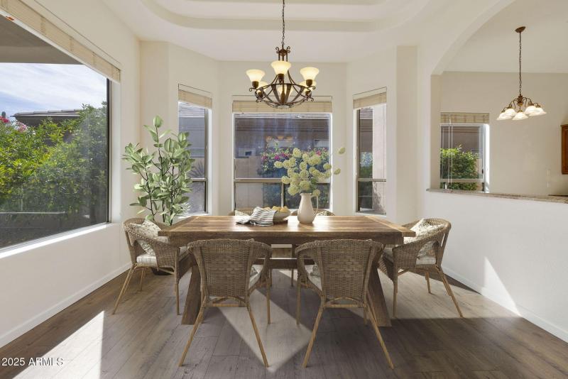 VIRTUALLY STAGED DININGROOM