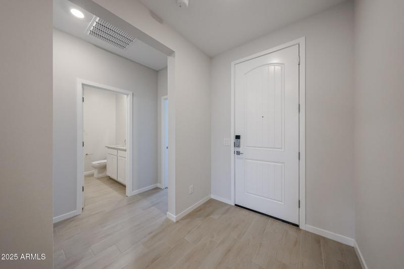 04_RED-74-Century-Communities_foyer-entr