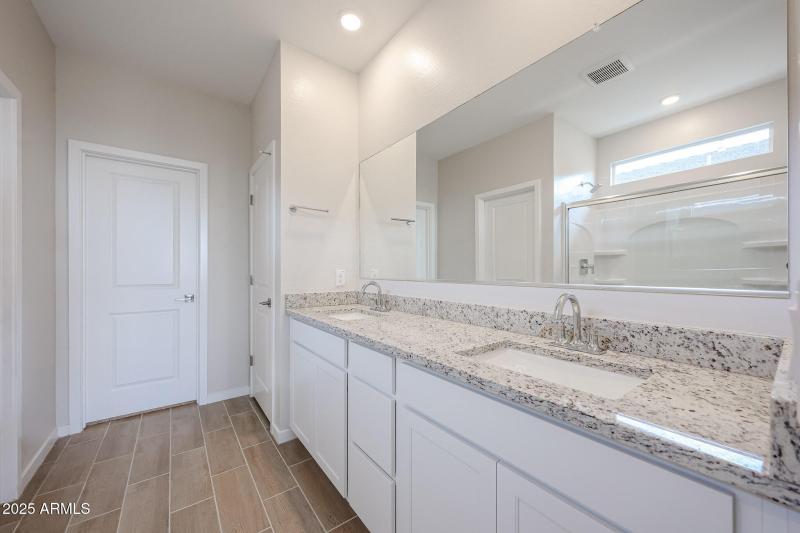 32-Century-Communities_Lakes-at-Rancho-E