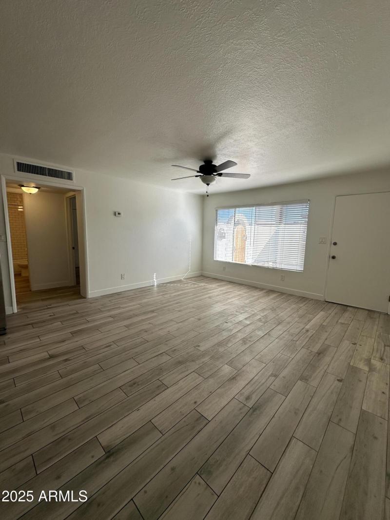 20251104_162029400_iOS